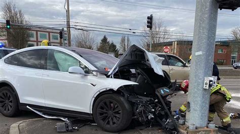 tesla model x crash